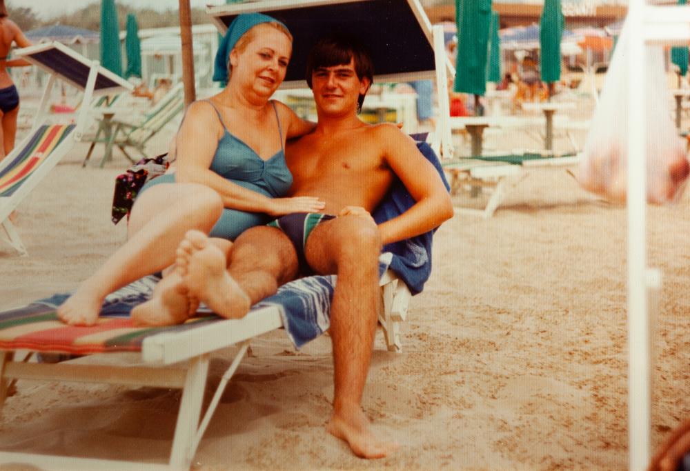 Vladan je na plaži u Sutomoru prepoznao suprugu sa muškarcem na ležaljci: Prišao im je i napravio potez koji će pamtiti do groba