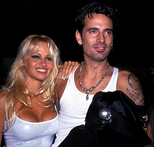 Trudnu je zaključao u kuću, a za to vreme pustio u javnost njihov intimni snimak: Kako je Pamelu ponižavao čovek koji se tužira 3 puta mesečno