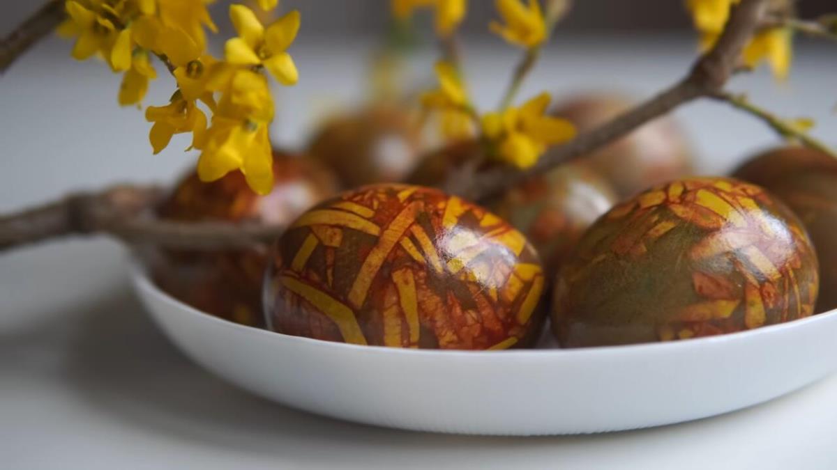 Način na koji se farbaju uskršnja jaja u manastiru Tumane poseban: A zahvaljujući jednom triku mogu da se jedu danima nakon Uskrsa