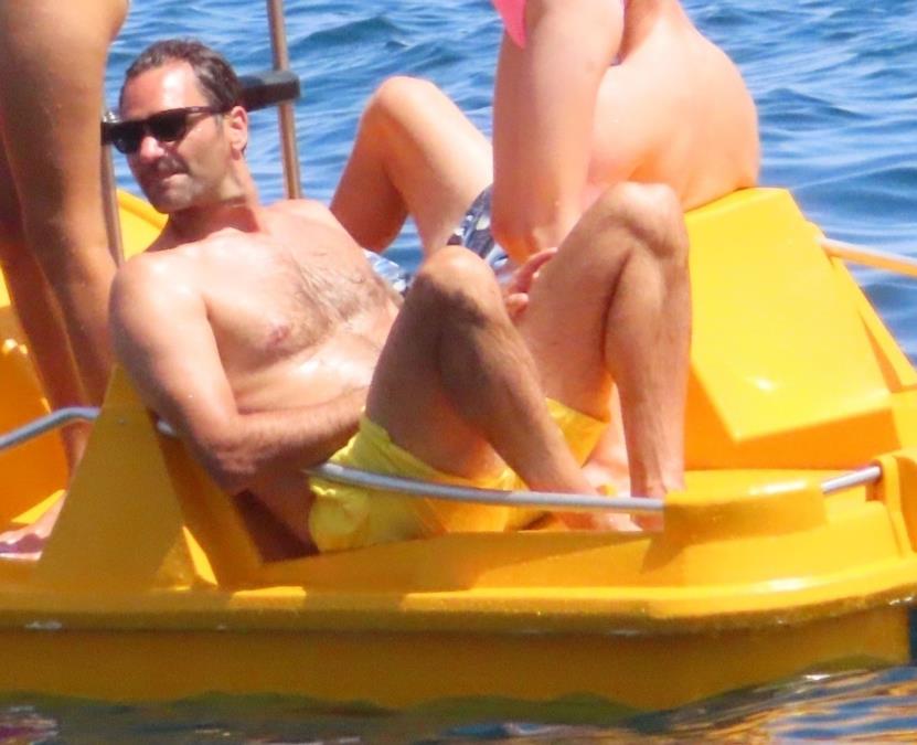 Najbogatiji penzioner na svetu živi san svakog od nas: Decu vodi na Maldive, ženu na modne revije, a on...