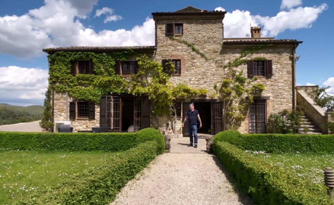 Kupili kuću u Italiji za 11.500 evra i sada im svi zavide: A kada su naveli koliko mesečno potroše živeći u Italiji, svi su se šokirali