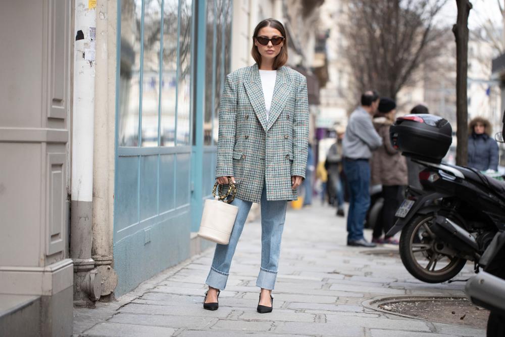 4 aksesoara menjaju sve: Evo kako da običnu belu majicu i farmerice učinite luksuznim