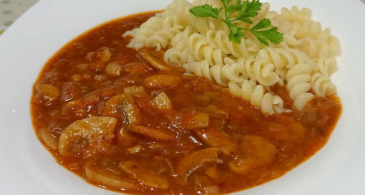 Posni gulaš po najboljem restoranskom receptu: Zbog 1 cake bude ukusniji i od onog klasičnog sa mesom