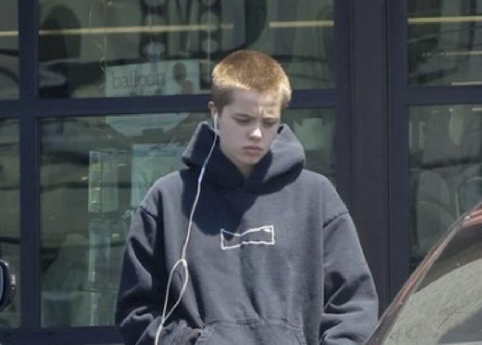 Ošišala se do glave i htela da bude muško, a sad svet ostavila bez teksta: Zbog najnovijeg izgleda ćerke Anđeline Džoli svima pale vilice