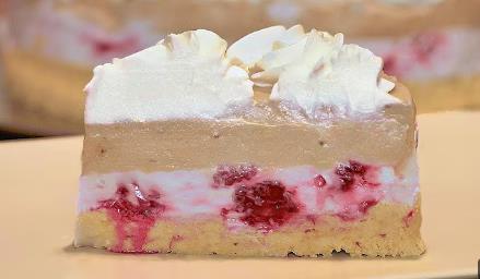 Najbrža torta bez kora i pečenja: U "lenju ženu" ne idu ni jaja, ni mleko, gotova za 10 minuta, a ukus čista desetka