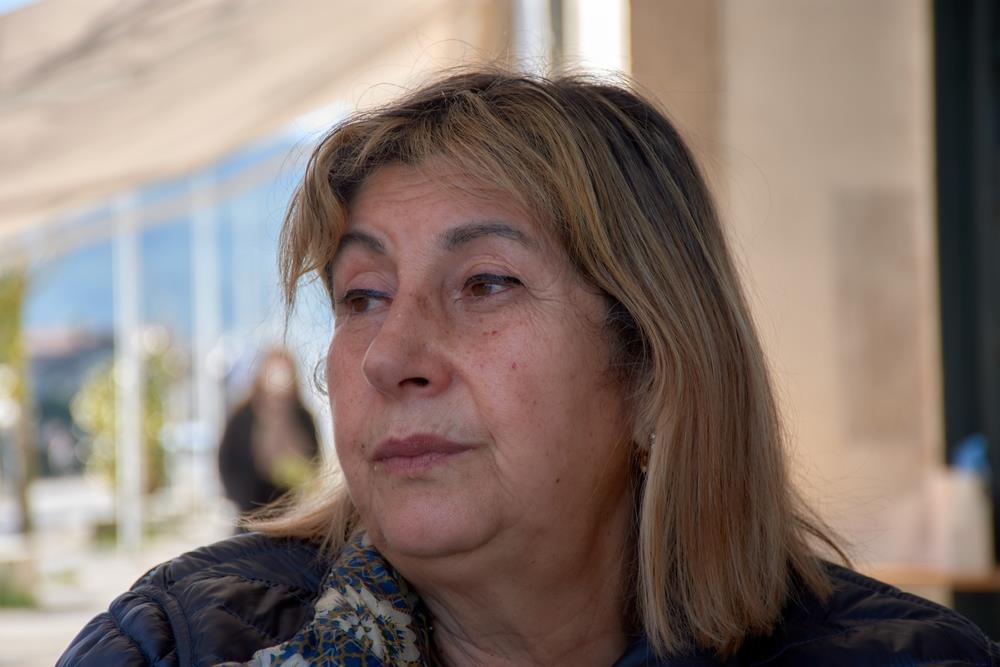 Uhvatila sam brata kako bolesnu majku pritiska da mu prepiše kuću: Igoru je ceo život udovoljavala na moj račun, a oboje su zanemeli kad sam izvadila dokumenta