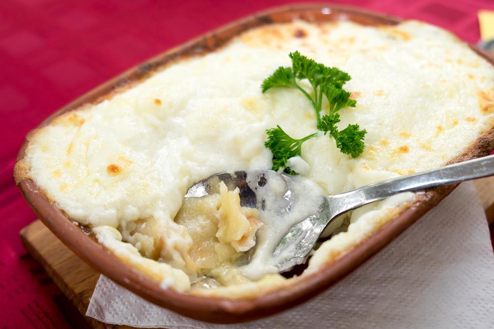 Ručak iz rerne: Mlinci sa ćuretinom i kačkavaljem