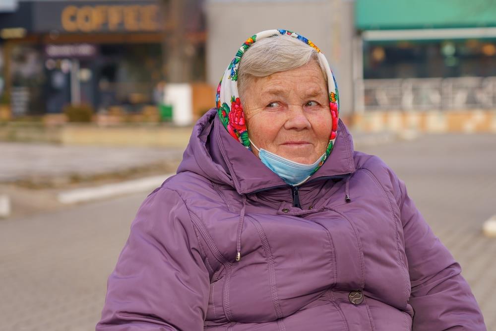 Čuvam unuče nezahvalnoj snaji, ne daju mi da jedem sa njima u mojoj kući: Sina je okrenula protiv mene, moraću da im pokažem vrata