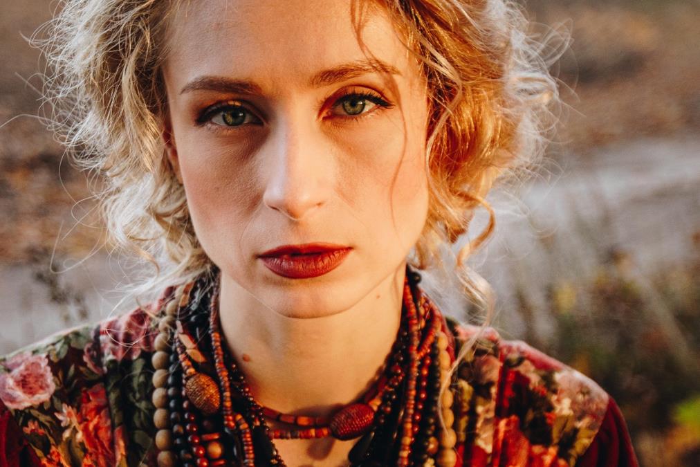 Muž otišao po hleb i nikad se više nije vratio: 5 godina kasnije nepoznata žena pozvonila je na vrata i dala mi pismo - dok sam ga čitala gušila sam se u suzama