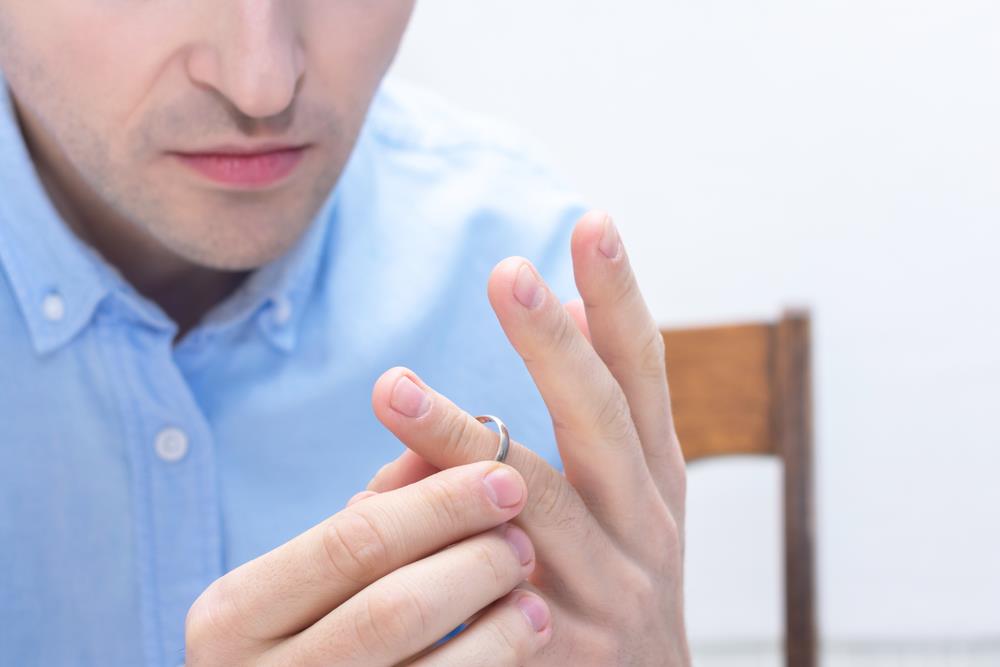 7 znakova da vaš muž tiho odustaje od braka: Otkriva terapeutkinja koja je iskusila to na svojoj koži