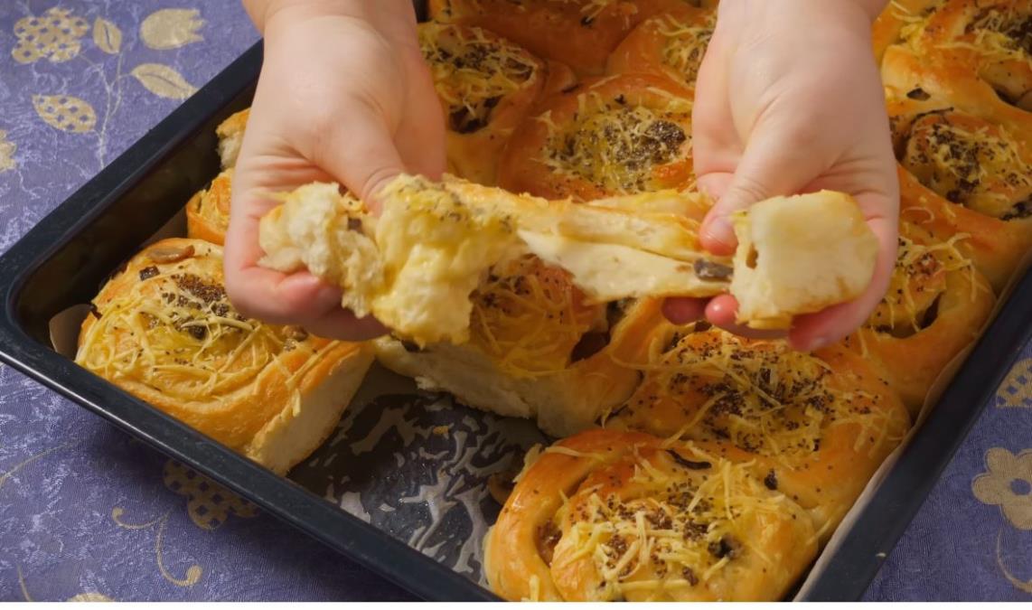 Posno pecivo sa šampinjonima: Mekano je kao pamuk puno sočnog nadeva