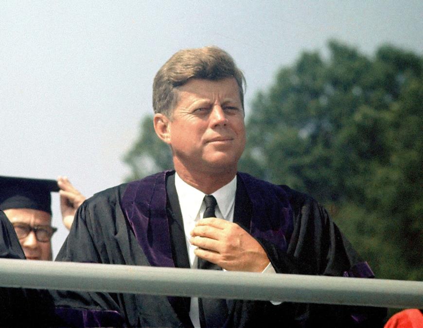 Kenedi je imao odnose sa ženama samo par minuta pre nego bi zašao pred novinare: A kad je u krevet odveo prostitutku, izbo je haos