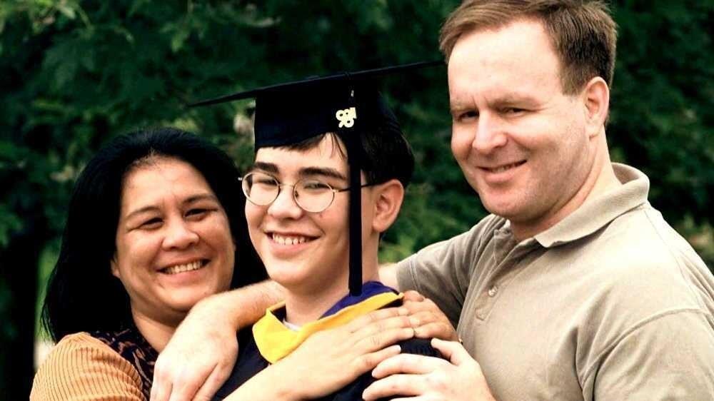 Lekari su govorili roditeljima da im sin zaostaje u razvoja, a on završio fakultet sa 10 godina: Evo kako danas izgleda život najpametnijeg deteta na svetu