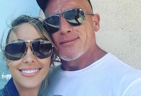 Slavni glumac kog Srpkinje obožavaju zabavljao se s 30 godina mlađom sestrom popularne pevačice: A onda je njena majka uplela svoje prste i ćerki preotela dečka