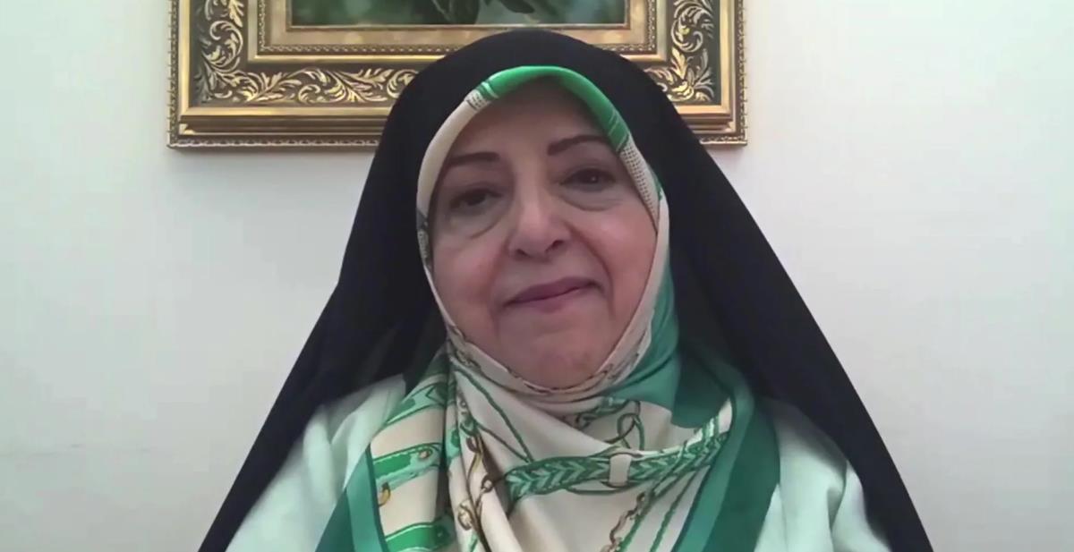 Ovo je najmoćnija žena u Iranu: Držala je 52 ljudi 444 dana u zarobljeništvu, zbog njega počela da nosi burku, a onda se strašno obrukala