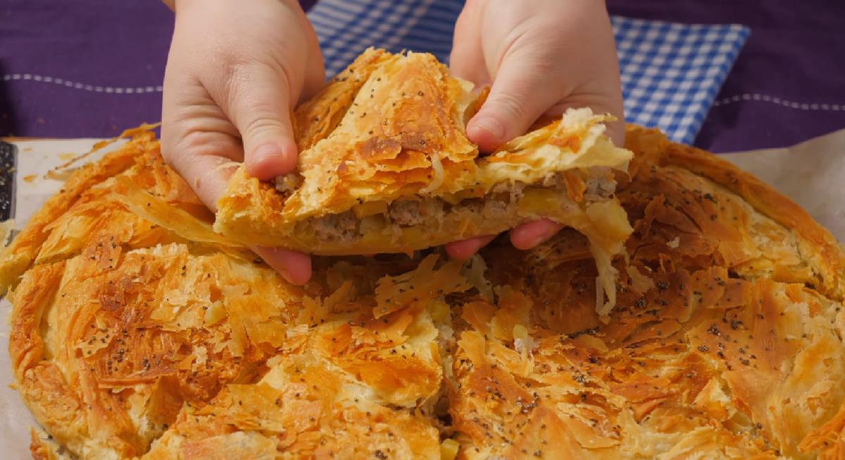 Šarena pita od mesa i krompira. ne razvlači se, a hrskava je kao burek
