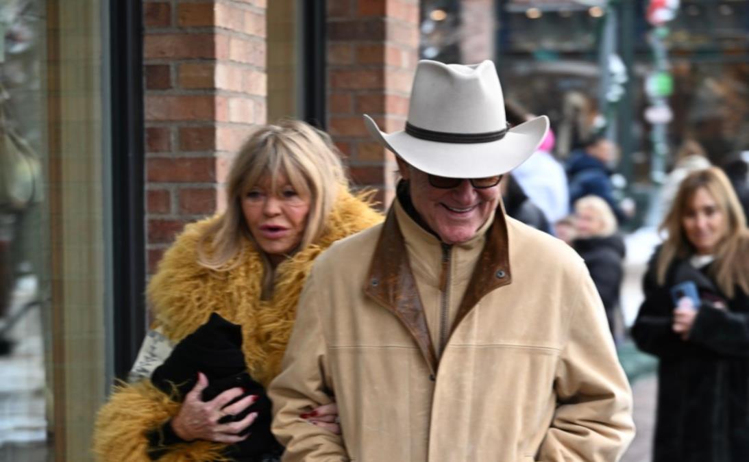 Čekali su 17 godina da se spoje, a u braku sa drugima dobijali decu: Na prvom sastanku završili sa policijom, a ni nakon 40 godina se nisu venčali