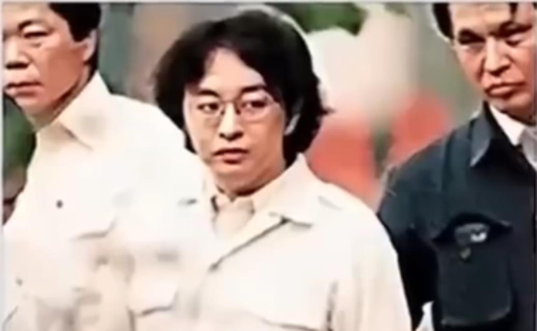 Muškarac varao devojčicu da mu dozvoli da je slika nagu, ali nije računao na oca u blizini: Pozvao je policiju, pa na pretresu stana zanemeli od jezivog prizora