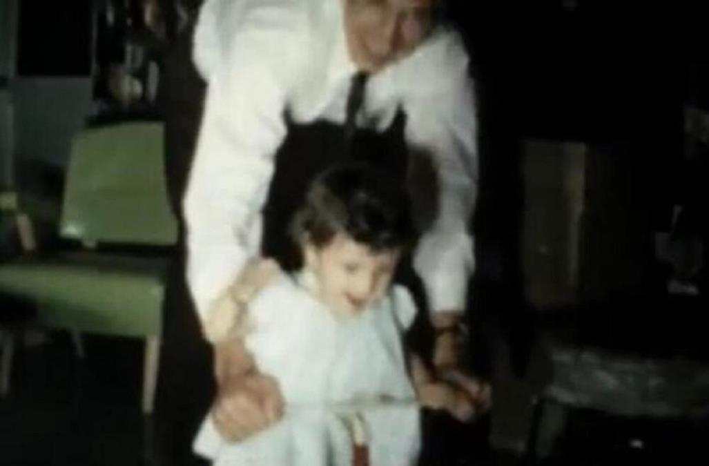 Imala je 8 meseci kad je usvojena: Nakon 60 godina saznala je da joj je majka živa, a onda je otkrila jezivu istinu o sebi