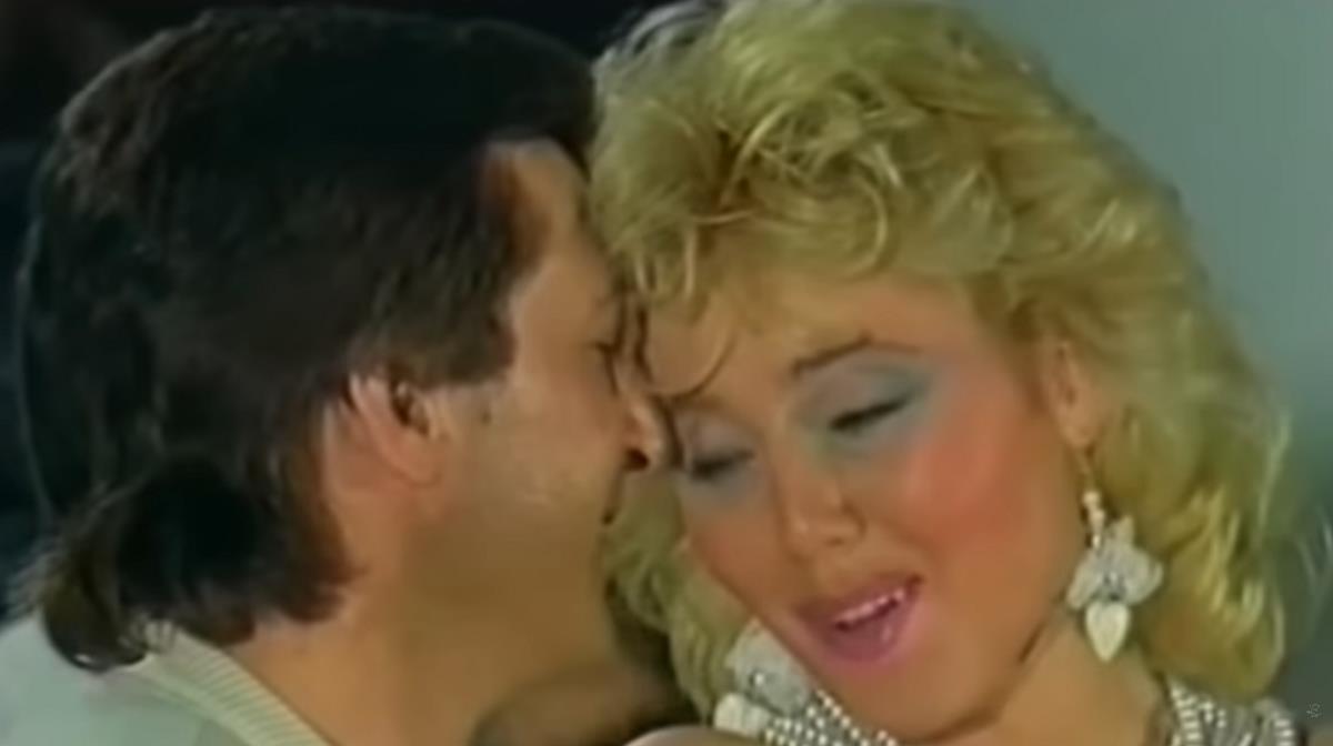 Naš čuveni pevač godinama varao ženu, a onda je ljubavnica otkrila detalje koji su tresi Srbiju: Pod stare dane postao hadžija i promenio život iz korena