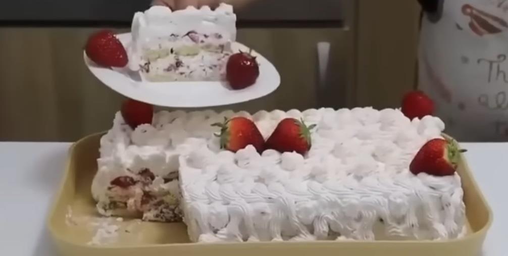 Idealna voćna torta za Uskrs: Lagana je za jelo, a pravi se za 15 minuta