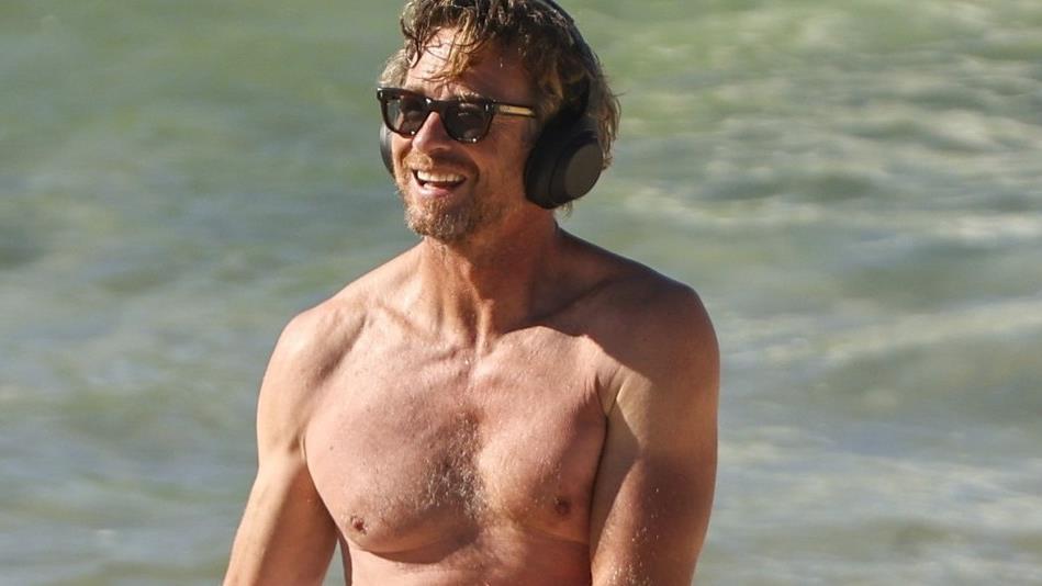 Slavni glumac juri za kumom svoje dece: 30 godina bio u braku, da bi nakon razvoda po crvenom tepihu NJU jurio pred svima