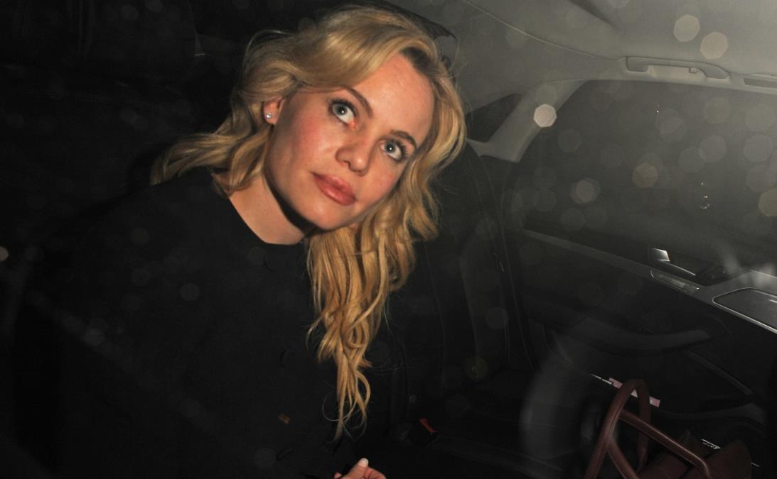 Na vrhuncu svoje slave se povukla iz misterioznih okolnosti, a onda je frapantna istina pevačice otkrivena 10 godina kasnije: Ono što joj se desilo ledi krv