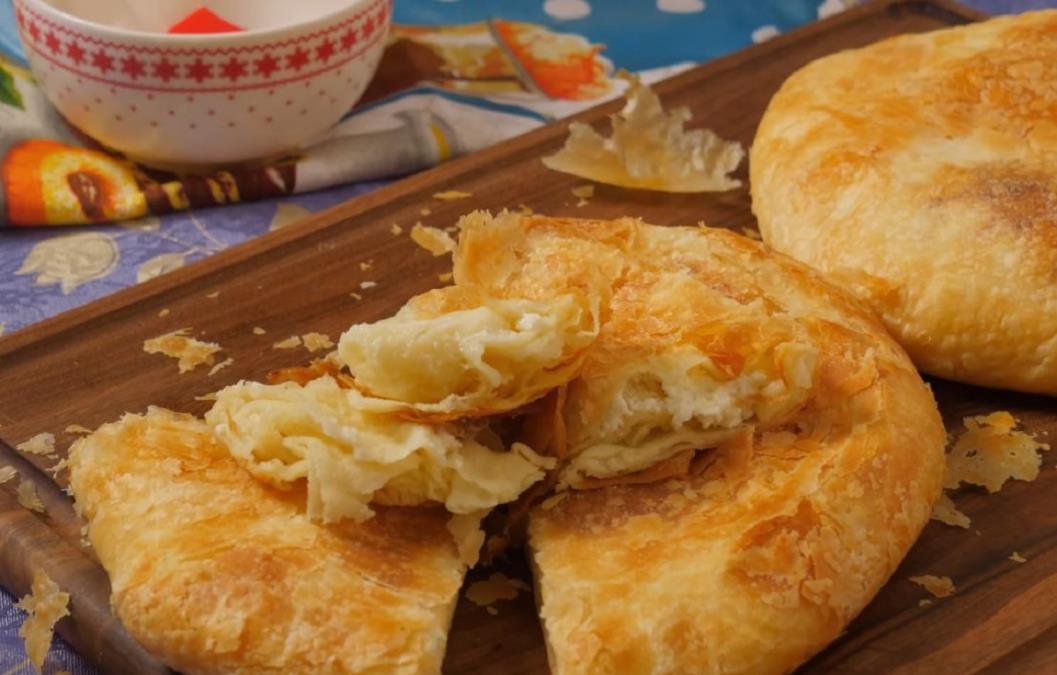 Najfinija hrskava pita sa sirom: Bez klasičnog razvlačenja testa