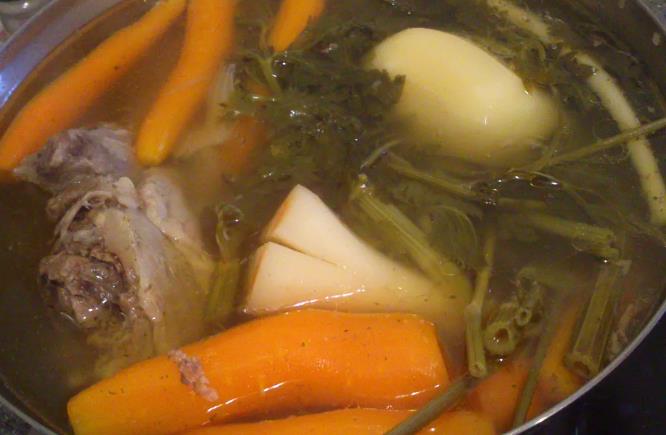 Supa od šupljih kostiju, idealno predjelo za Vaskrs: Pravi balans sa masnom i jakom hranom