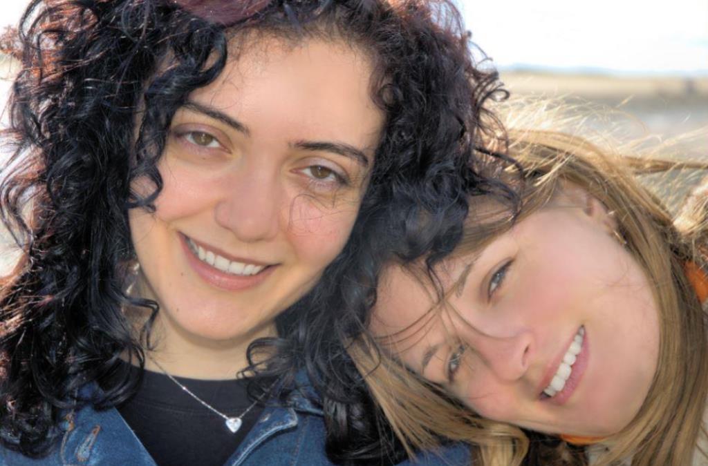 Irena je nakon razvoda sama izdržavala decu: U 40. od raka umrla, a pismo ispod kreveta otkrilo je ko je ona zaista bila i zašto su joj deca grob zaboravila