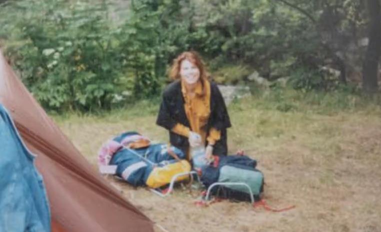 Otišla je u šumu da prošeta i nikad se nije vratila: Telo je nađeno u jezivom stanju, a nakon 26 godina policija je privela komšiju i tada kreće rasplet