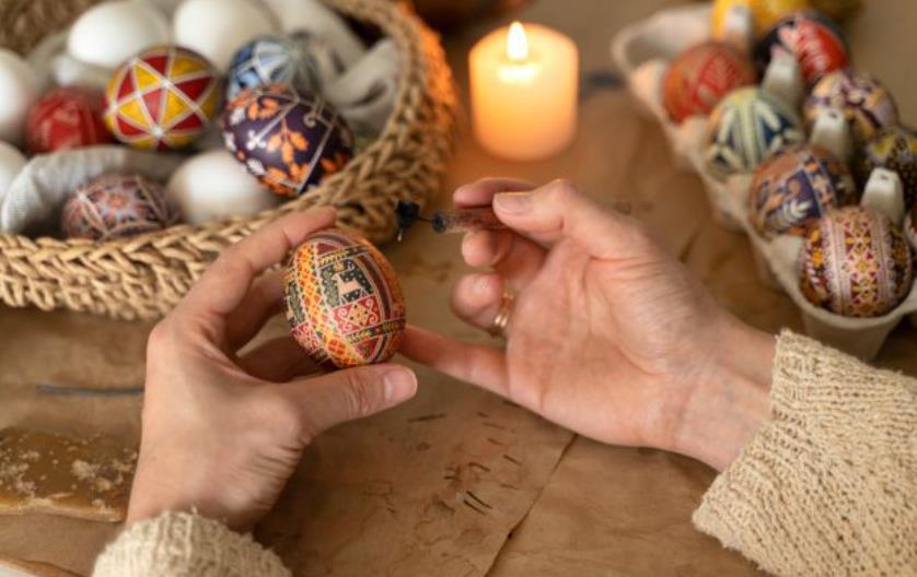 Ukrajinke ukrašavaju jaja na najlepši način: Tehnika je stara više od 500 godina i prenosi se sa kolena na koleno, a rezultat ostavlja bez daha