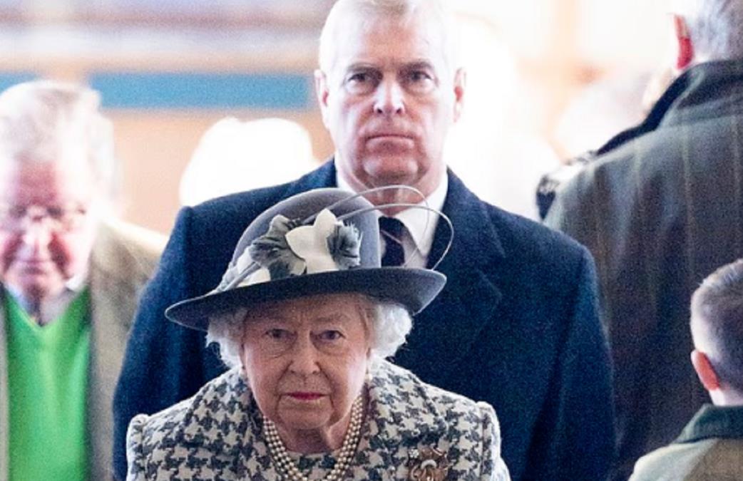 Kraljici Elizabeti II najbolniji udarac u životu zadao je njen omiljeni sin: Otkriveni novi zapanjujući detalji o bivšem princu Endruu