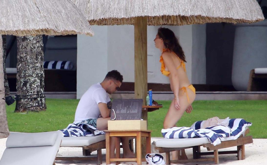 Fudbalera ostavila žena i odvela decu sa sobom, on nakon toga uhvaćen kako noći provodi sa glumicom za odrasle: Planirao bajku, a došao do toga da prodaje vilu