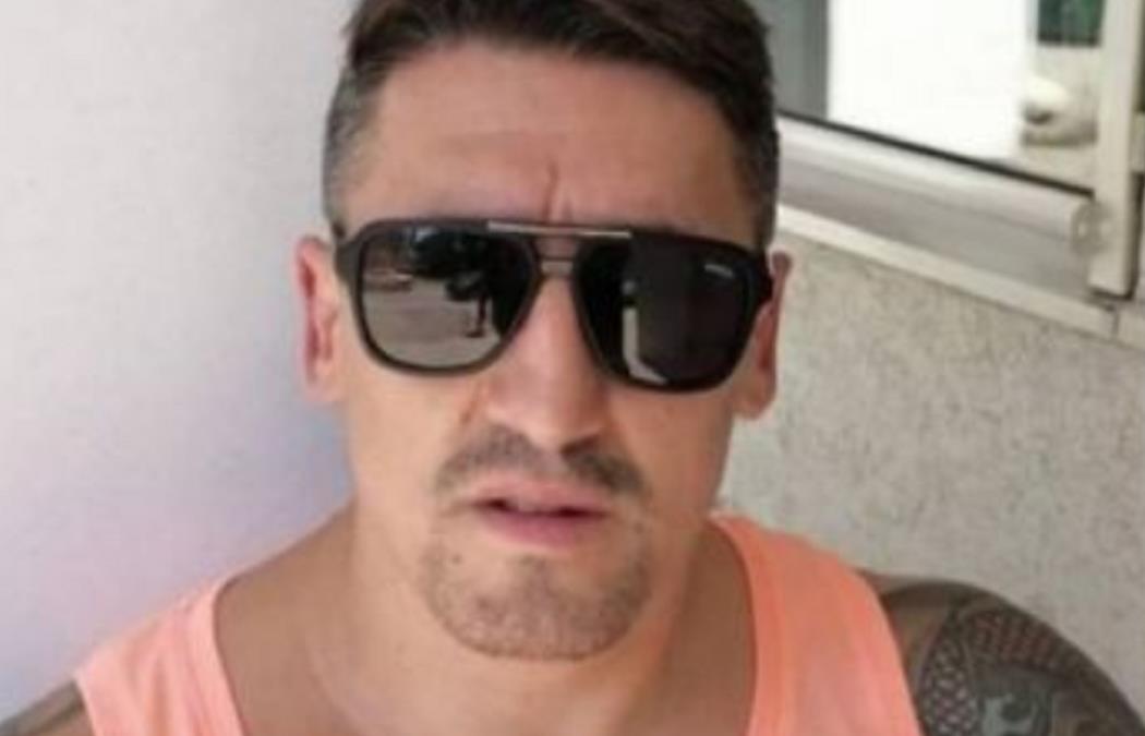 Ženu koji je obožavao pokosio rak, zbog ono što mu je ova devojka uradila u krevetu završio u Hitnoj: Suprugu javno prevario i duplo mlađoj napravio 2 dece