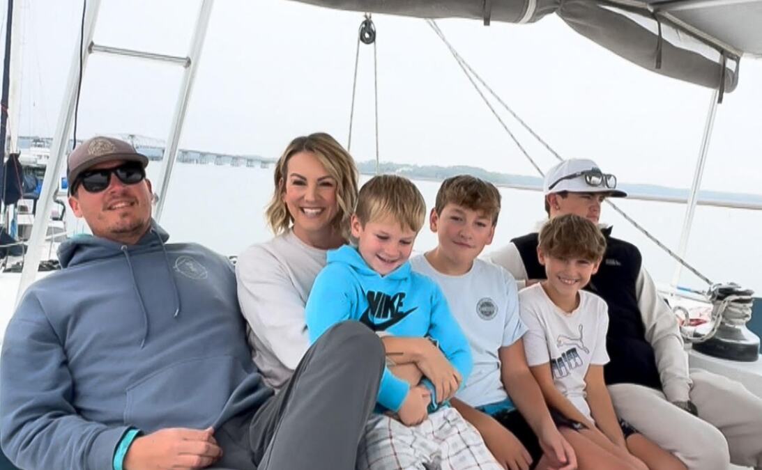 Roditelji odlučili da im je dosta života u gradu, prodali sve pa kupili brod: Neverovatno je kako žive i školuju decu