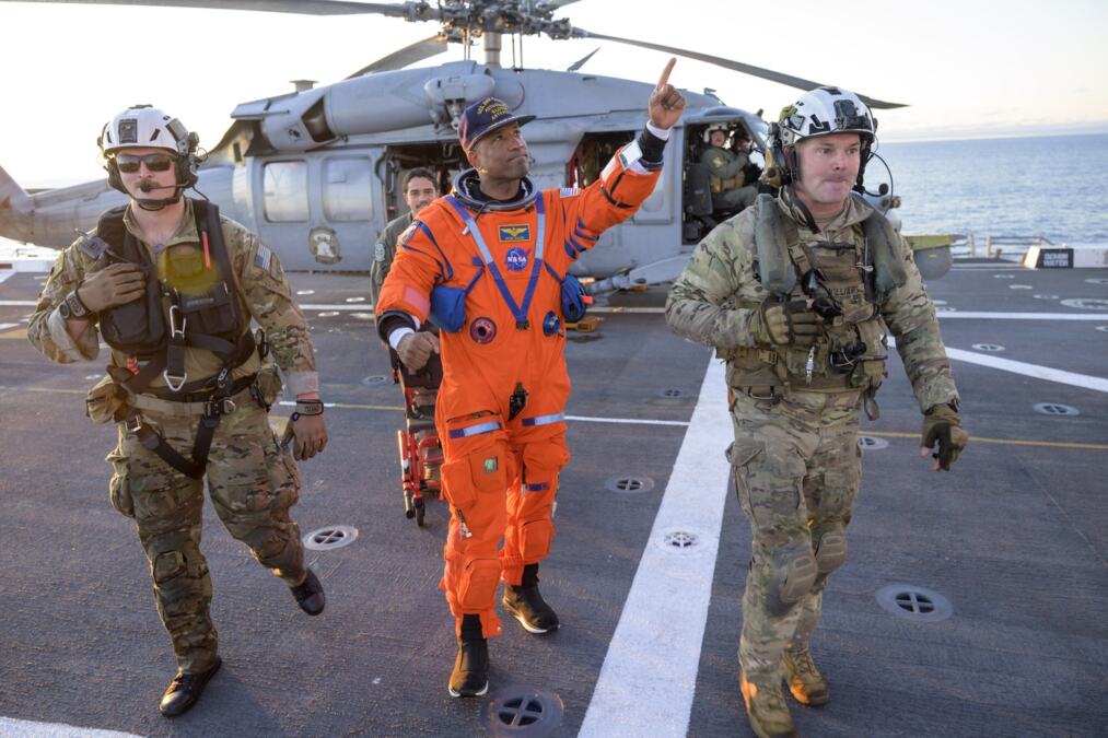 Astronauti se teturali nakon što su se uspešno spustili na Zemlju, dole ih čekala invalidska kolica: Evo kakav uticaj je imao svemir na njih