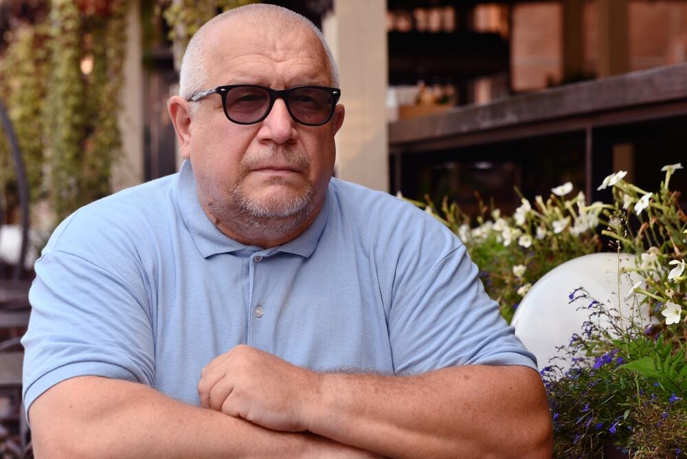 Sa anonimnog broja mi je stigla poruka "Znam s kim te žena vara": U auto sam ubacio prisluškivač i jecao naglas kad sam čuo NJEGOV glas