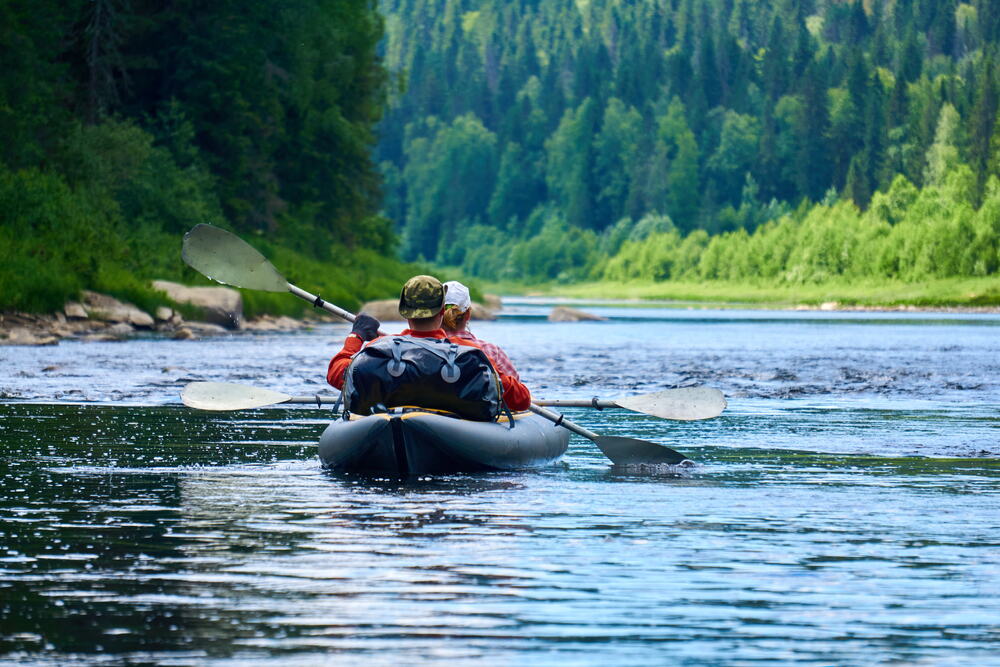 Andrej i Elena su otišli na rafting u mestu gde je prošle godine nestala porodica, a ni sami nisu bolje prošli: Nešto se krije u ovim šumama što lovi turiste