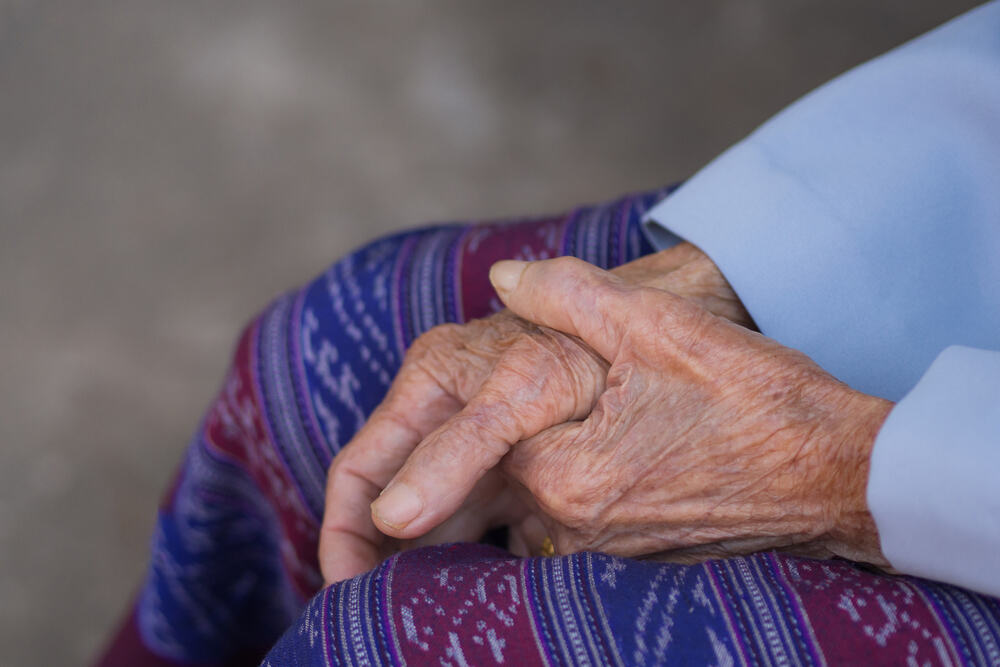 9 stvari koje mogu da slome srce osobi u 70-im: Neke bole više od svake bolesti