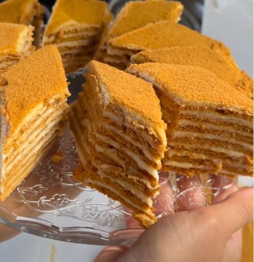 Recept za medovnik ili za rusku medenu tortu: Najukusniji desert koji mogu da naprave samo prave domaćice