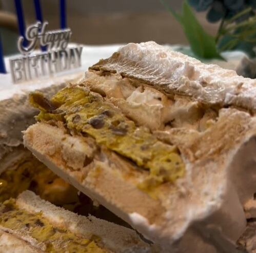 Šuškava torta sa puslica korama i bogatim žutim kremom: Sviđa se svima - provereno