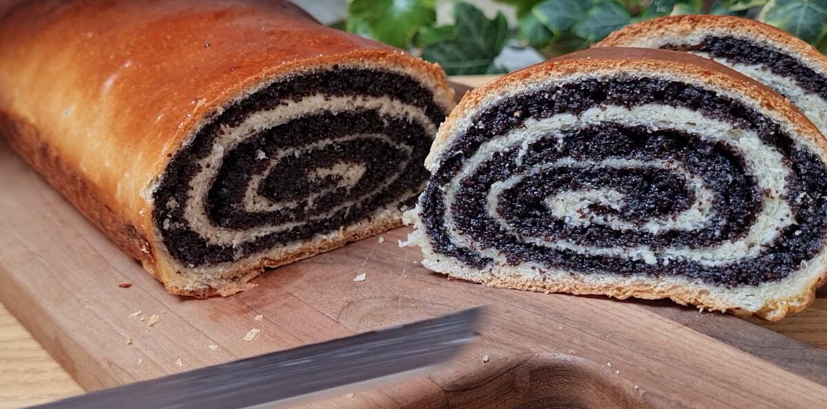 Miris štrudle sa makom uvek vraća u bakinu kuhinju: Uz domaći recept ispadne mekana, sočna i uspeva baš svaki put