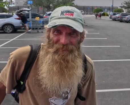 20240722-13-42-53cutting-my-homeless-friend-ricks-hair---love--kindness--blessings--...---tikt.jpg