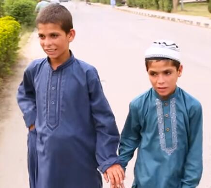 pakistanski-solarni-decaci.jpg