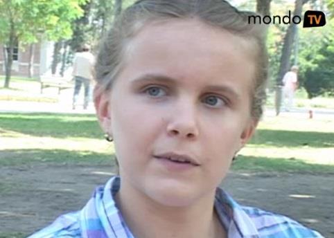 devojcica-sa-rubikovom-kockom.jpg