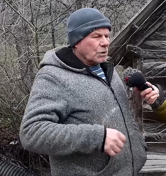 20241226-15-32-06u-60toj-voda-curu-od-20.-a-porodica-mu-zivi-u-kolektivnom--youtube.jpg