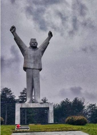spomenik.jpg
