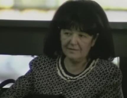 Mira Marković sa svojom prepoznatljivom frizurom i u sakou