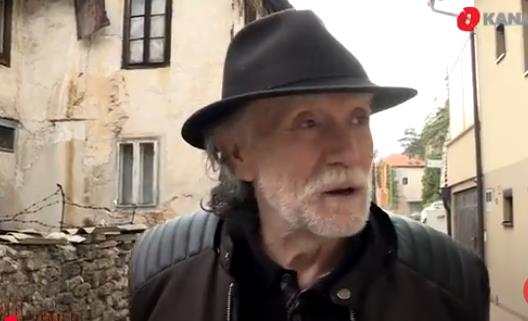 Josip Pejaković među ruševinama